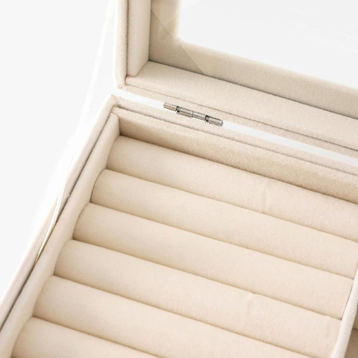 UNIQ Velvet Touch Jewellery box 20 x 15 x 4.5 cm - Beige – image 8