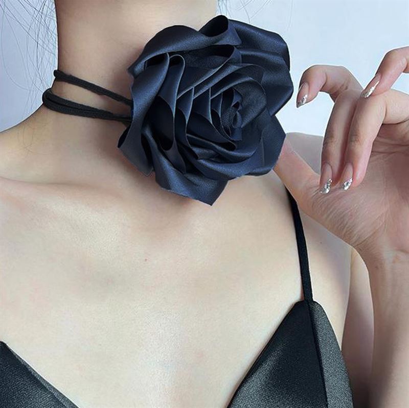 Chris Rubin Rosalia Choker Necklace - Navy - | Fashiongirl