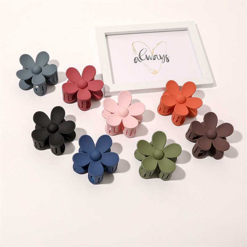 SOHO Bloom Hair Claw - Black - Hair Accessories