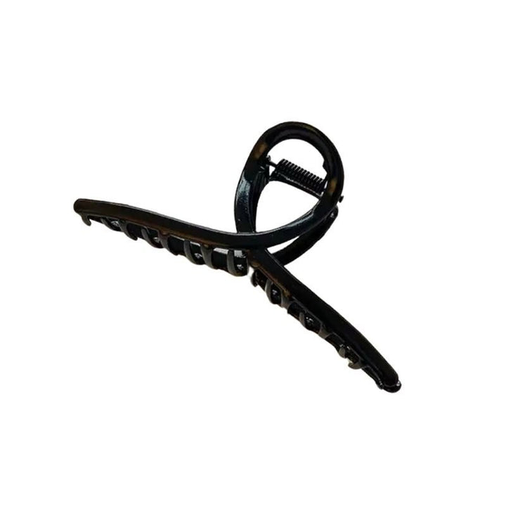 The SOHO Iva Metal Hair Claw in black features a curved, interlocking design and sturdy spring hinge—an ideal SOHO accessory for securing a stylish messy bun.