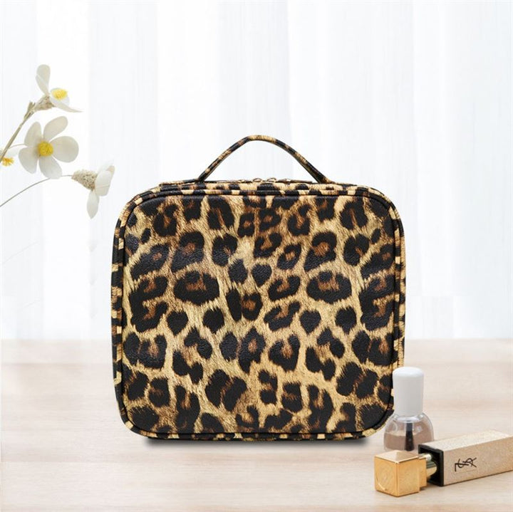 UNIQ makeup travel bag - Toiletry bag / Cosmetic bag for all your makeup - Leopard - | Fashiongirl